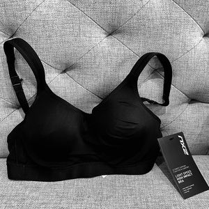 2XU Light Speed High Impact Sports Bra in Black 34A